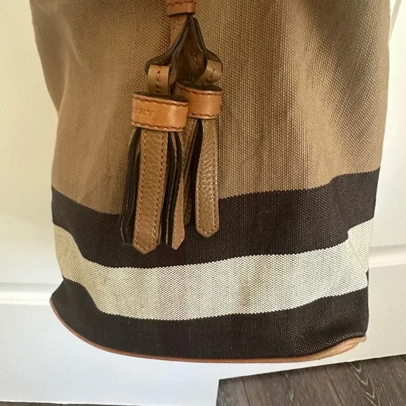 JUST REDUCED. Burberry canvas bag with inside pouch - Picture 5 of 13